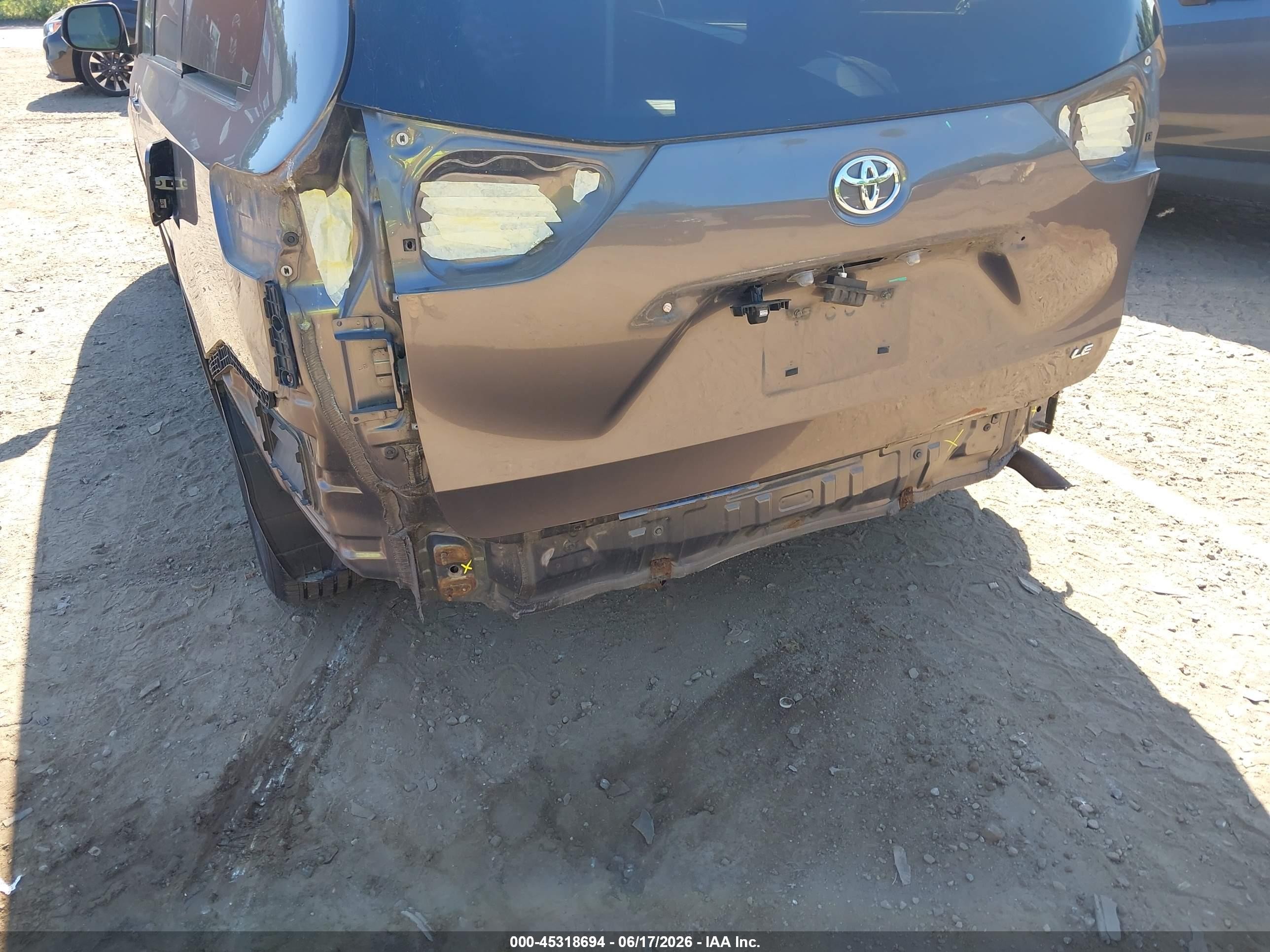 2014 Toyota Sienna Le V6 8 Passenger Gray vin: 5TDKK3DC7ES485346