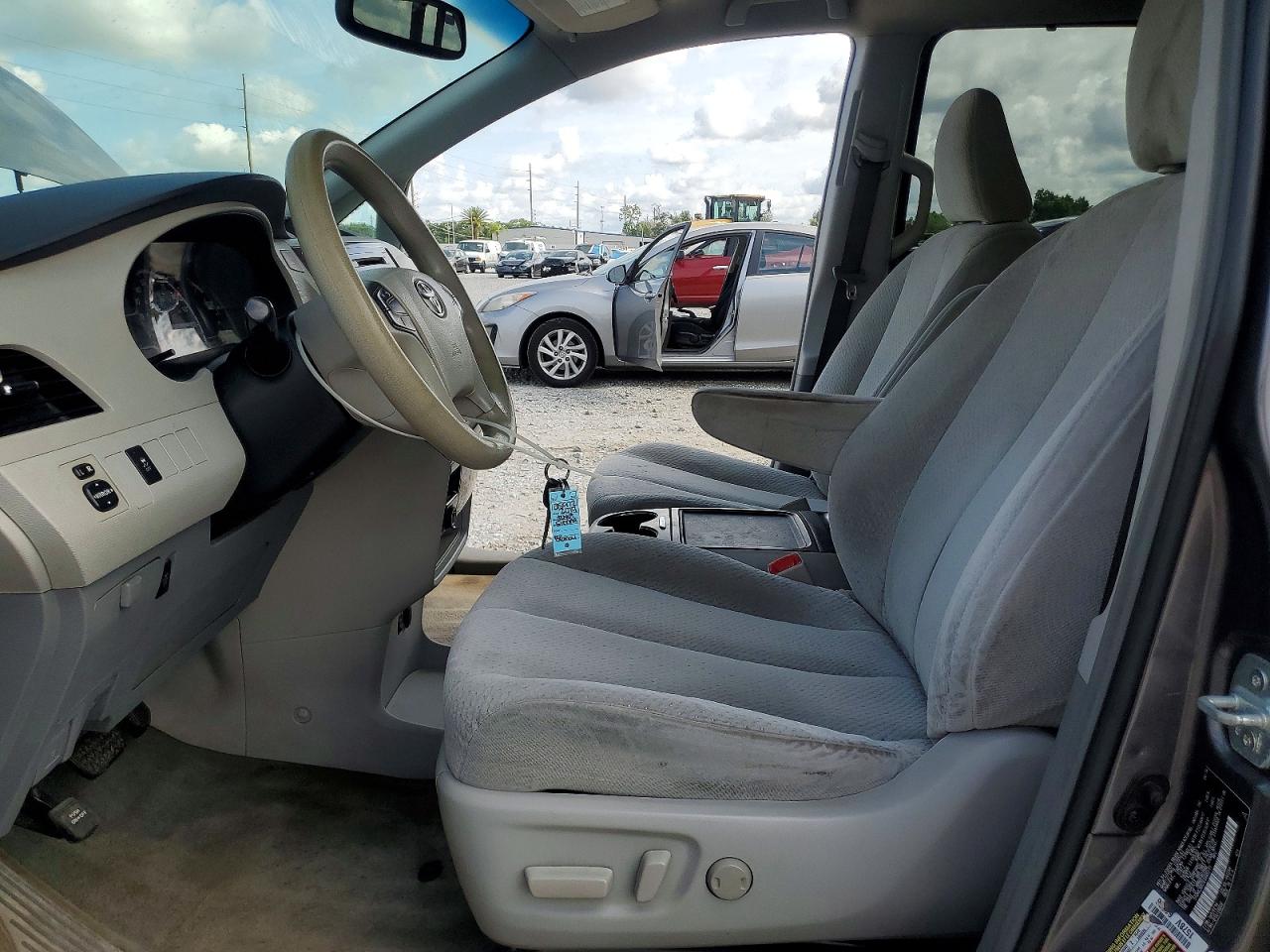 2014 Toyota Sienna Le Brown vin: 5TDKK3DC7ES485511