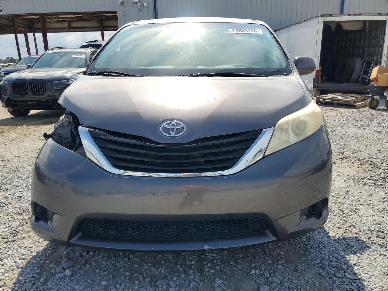 2014 Toyota Sienna Le Brown vin: 5TDKK3DC7ES485511