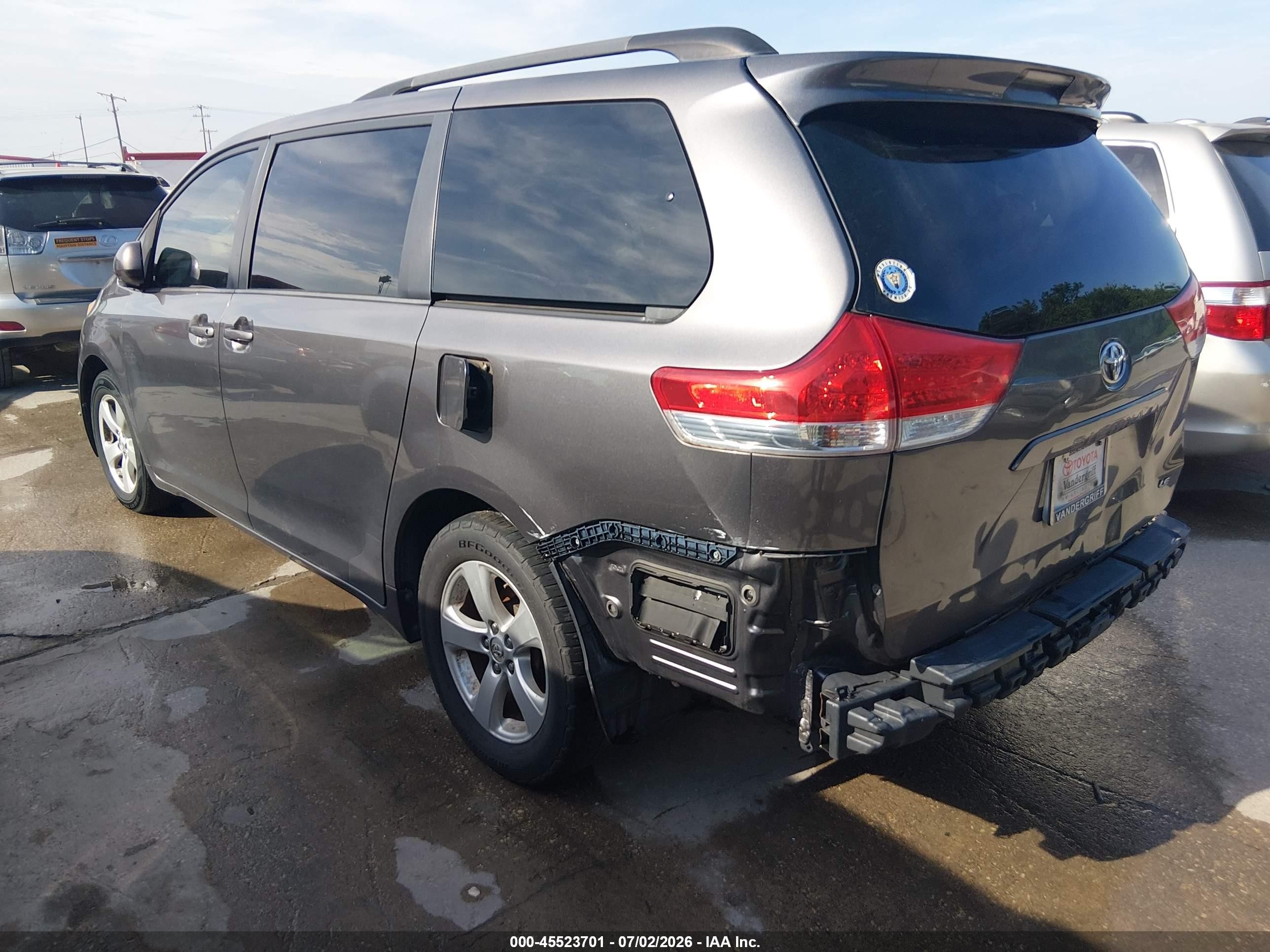 2014 Toyota Sienna Le V6 8 Passenger Gray vin: 5TDKK3DC7ES485606