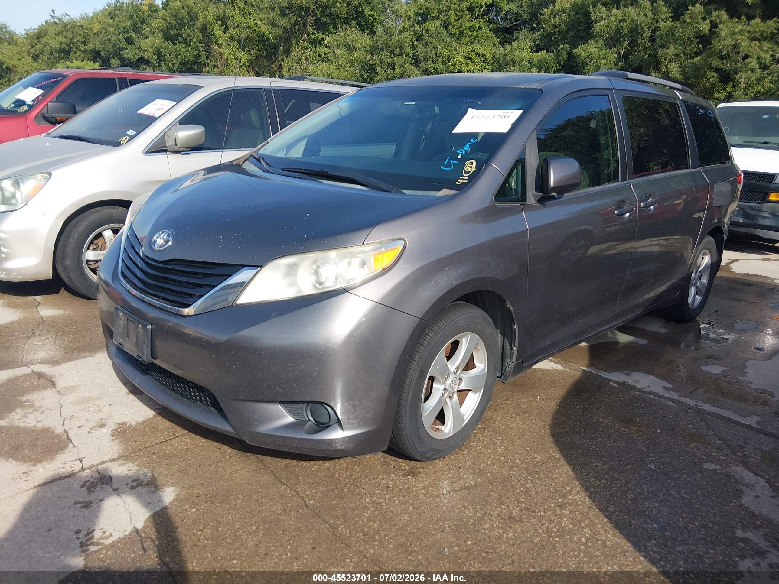 2014 Toyota Sienna Le V6 8 Passenger Gray vin: 5TDKK3DC7ES485606