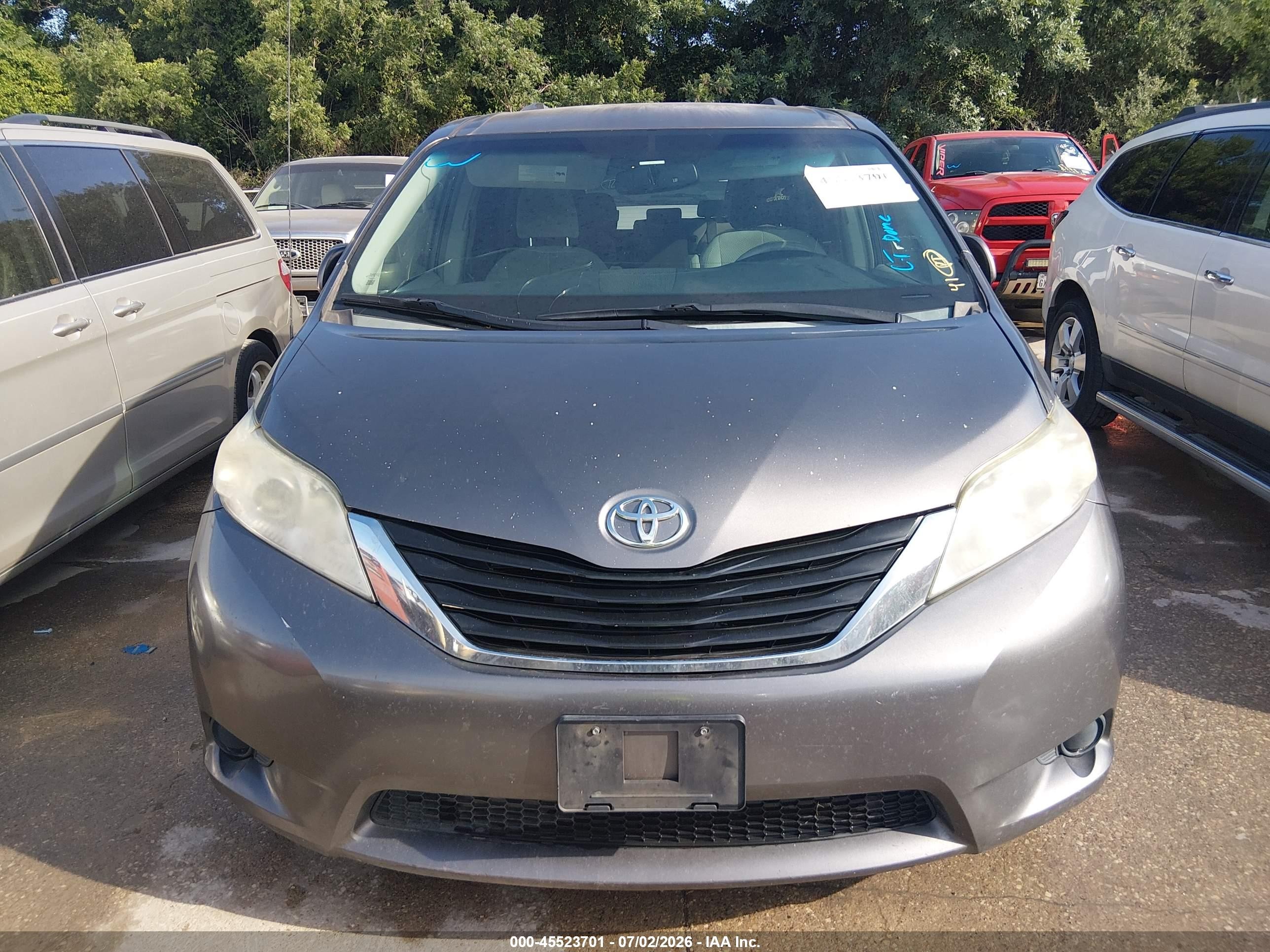 2014 Toyota Sienna Le V6 8 Passenger Gray vin: 5TDKK3DC7ES485606