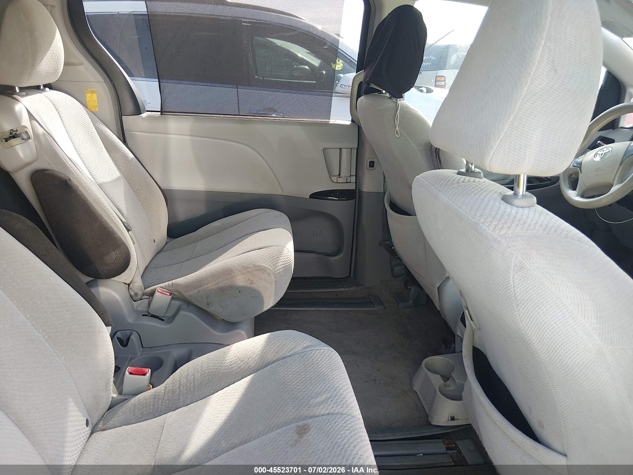 2014 Toyota Sienna Le V6 8 Passenger Gray vin: 5TDKK3DC7ES485606