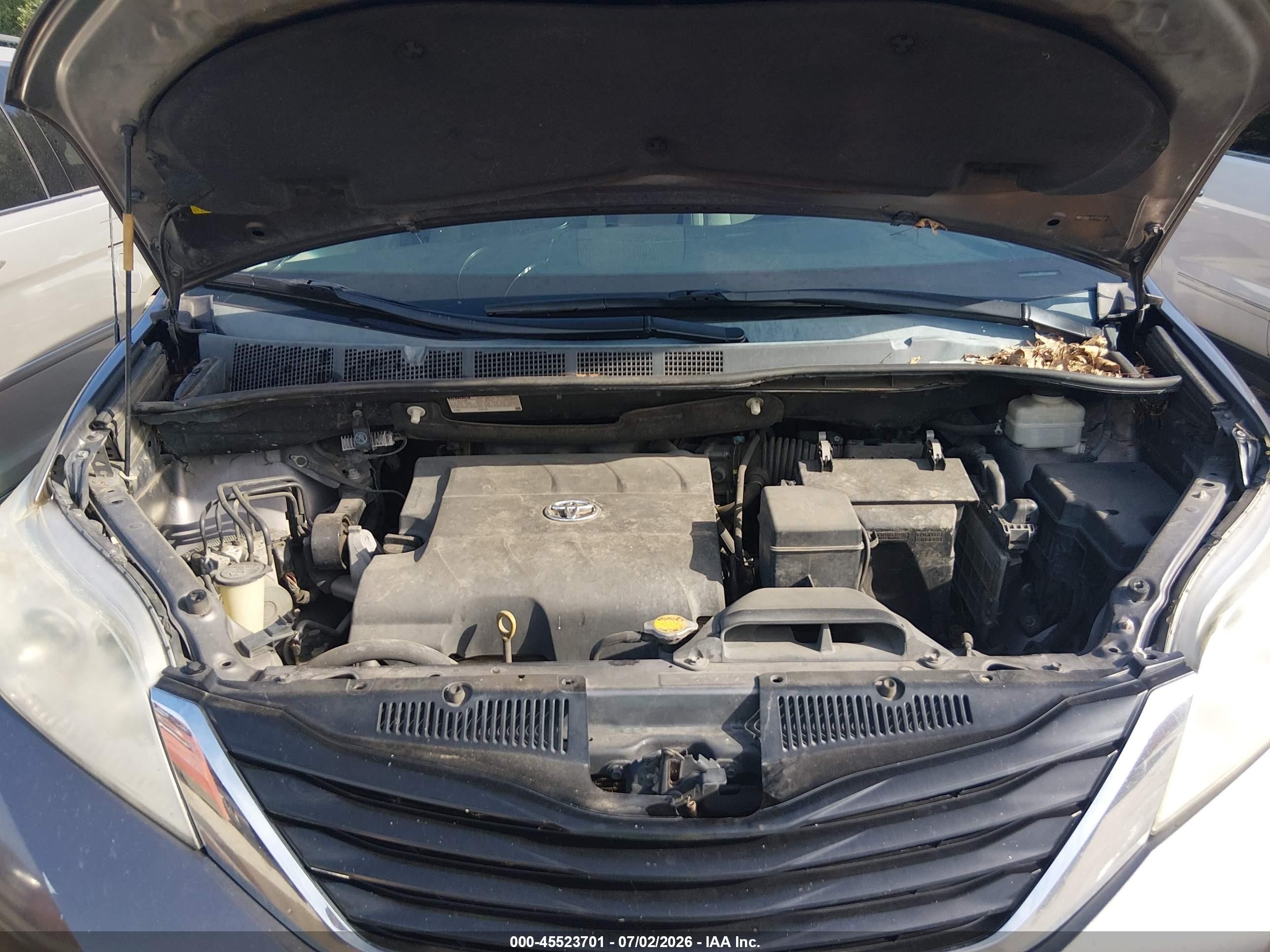 2014 Toyota Sienna Le V6 8 Passenger Gray vin: 5TDKK3DC7ES485606