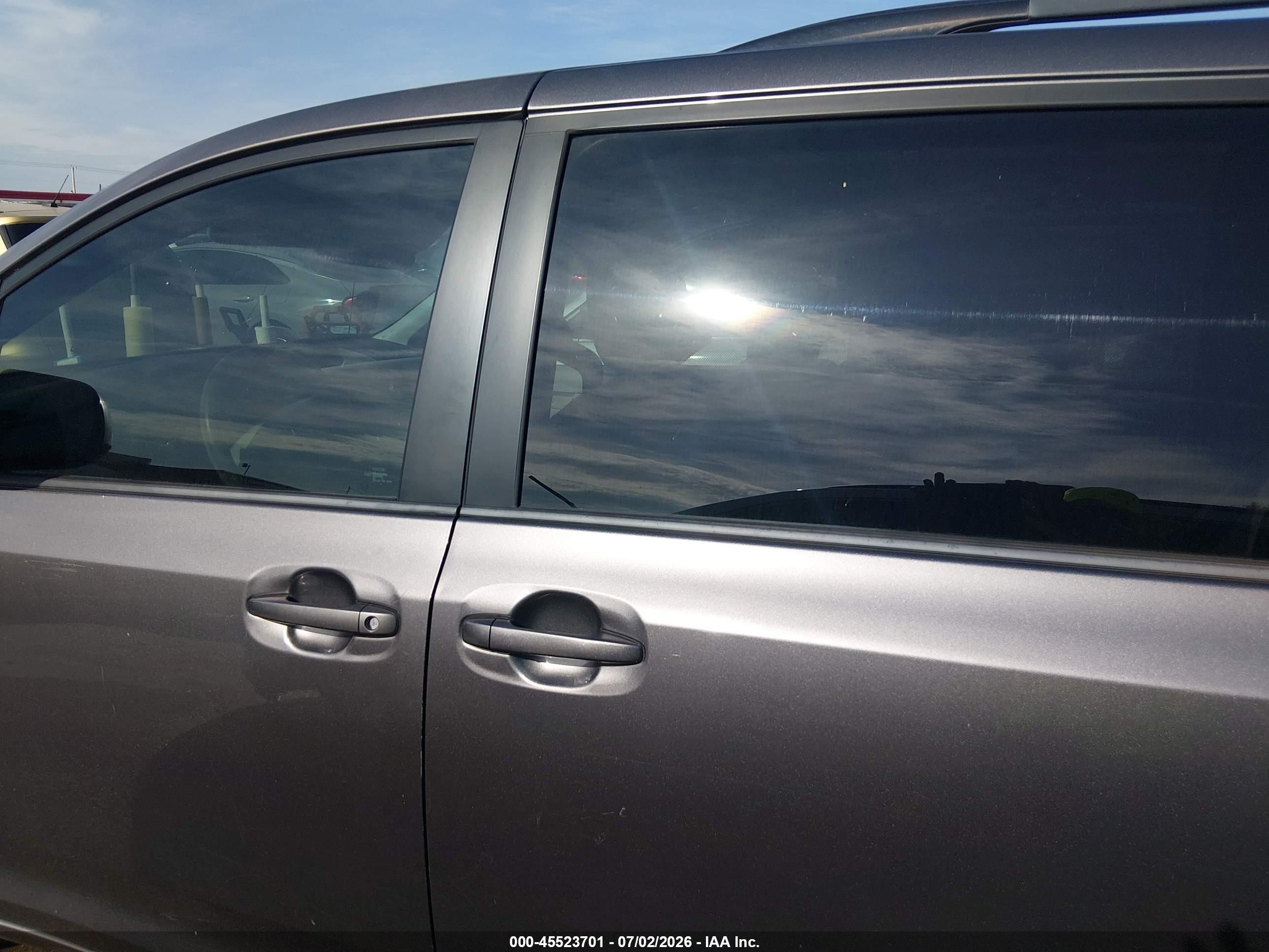 2014 Toyota Sienna Le V6 8 Passenger Gray vin: 5TDKK3DC7ES485606