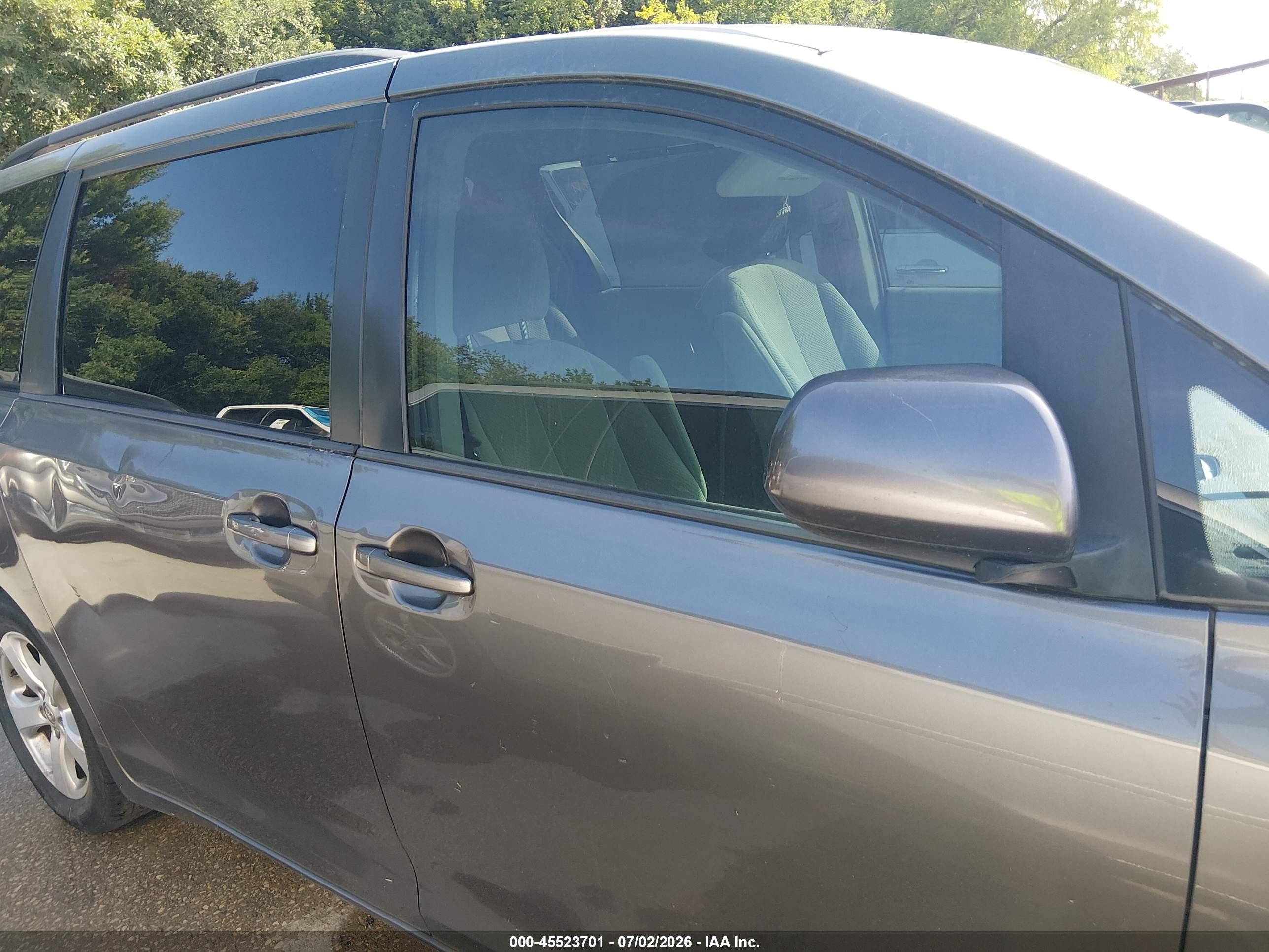 2014 Toyota Sienna Le V6 8 Passenger Gray vin: 5TDKK3DC7ES485606