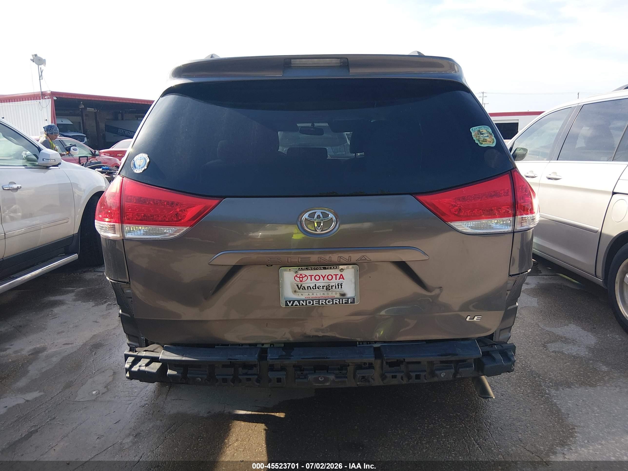 2014 Toyota Sienna Le V6 8 Passenger Gray vin: 5TDKK3DC7ES485606