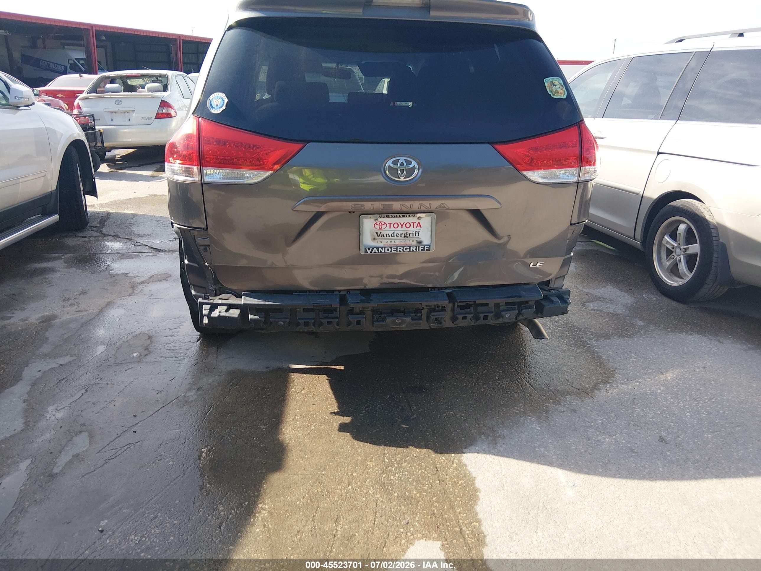2014 Toyota Sienna Le V6 8 Passenger Gray vin: 5TDKK3DC7ES485606