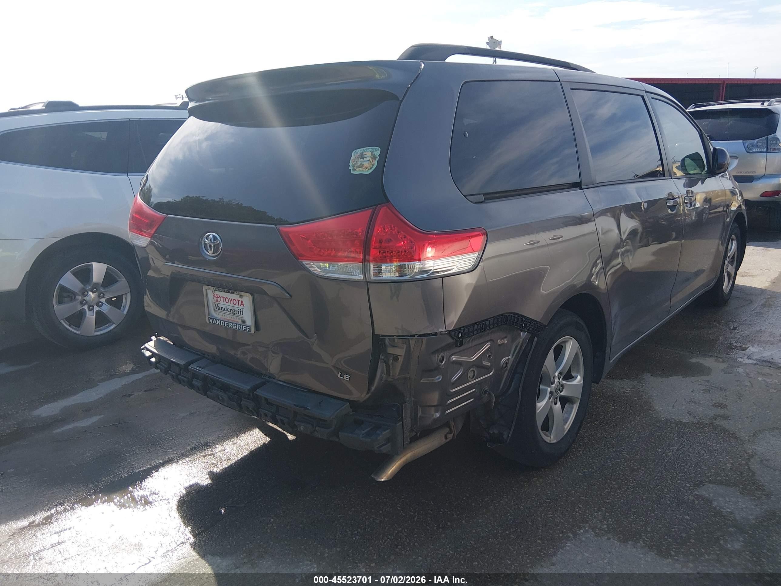2014 Toyota Sienna Le V6 8 Passenger Gray vin: 5TDKK3DC7ES485606