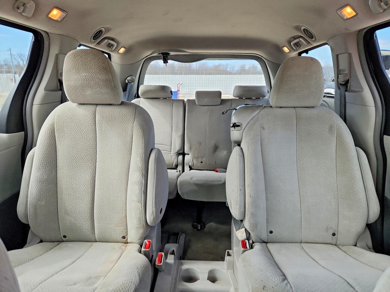2014 Toyota Sienna Le 8-passenger Brown vin: 5TDKK3DC7ES497822