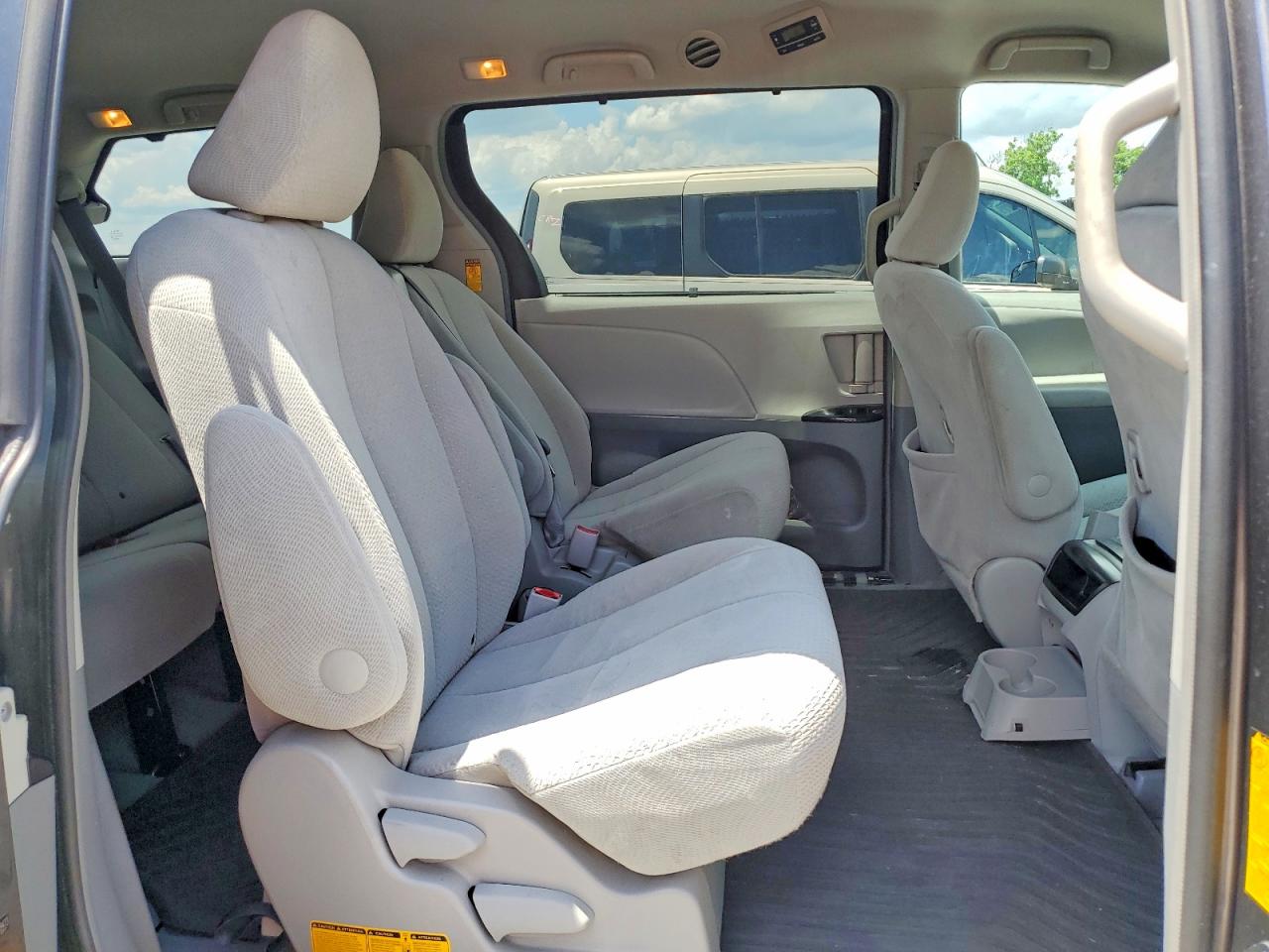 2014 Toyota Sienna Le Gray vin: 5TDKK3DC7ES499473