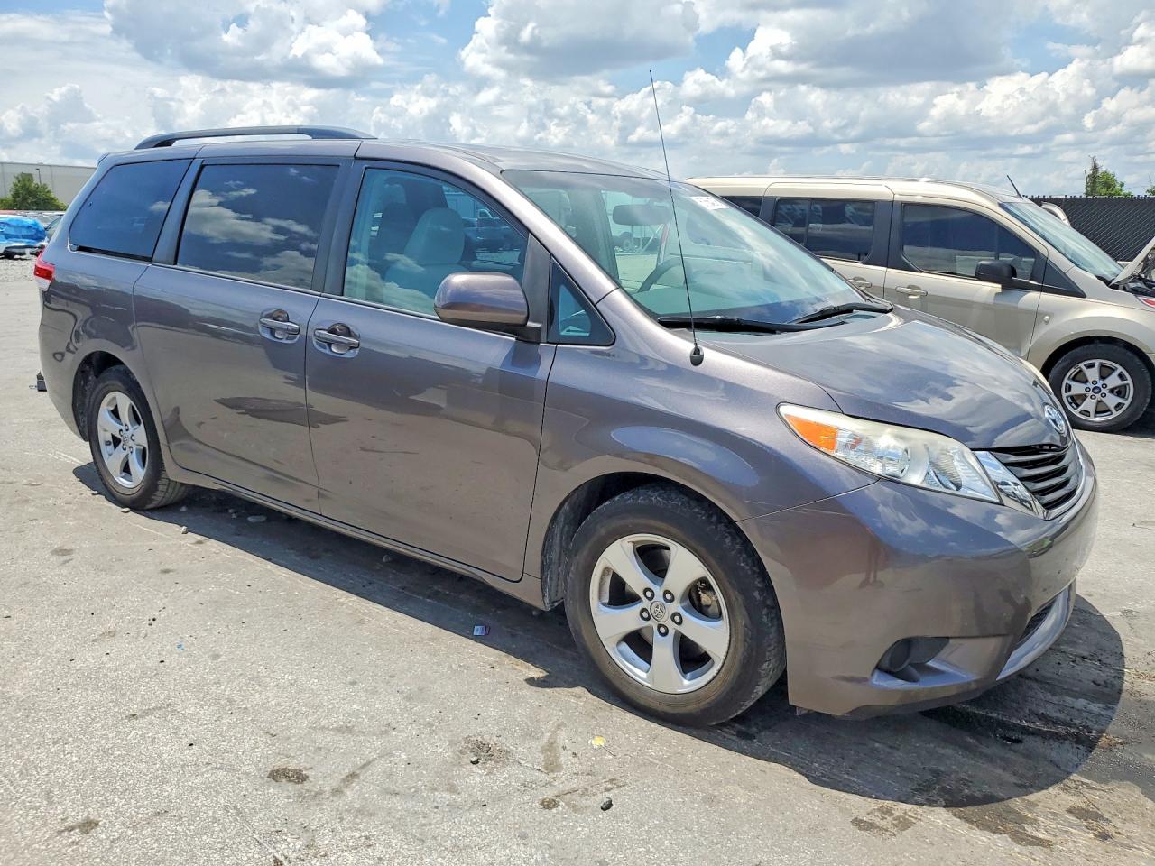 2014 Toyota Sienna Le Gray vin: 5TDKK3DC7ES499473