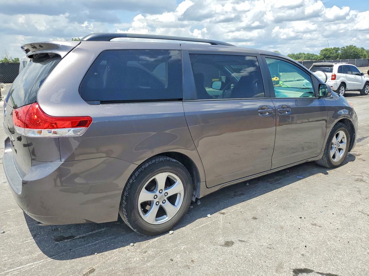 2014 Toyota Sienna Le Gray vin: 5TDKK3DC7ES499473