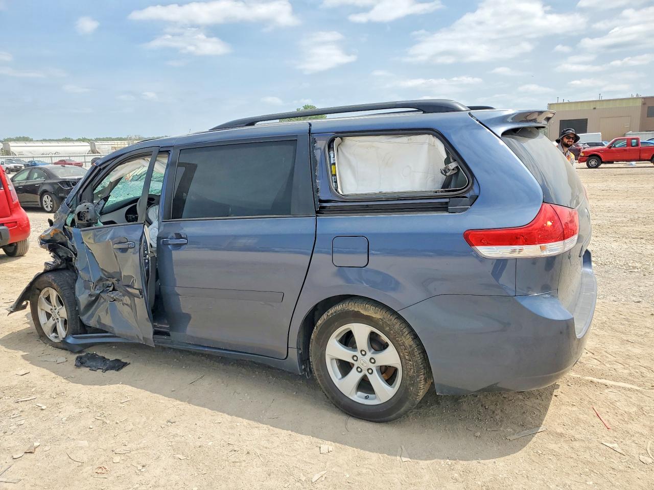 2014 Toyota Sienna Le Blue vin: 5TDKK3DC7ES500105