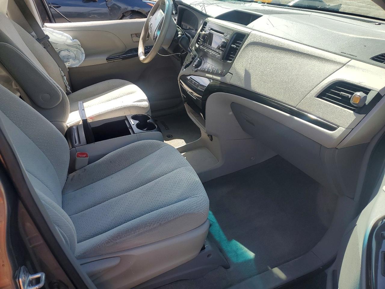 2014 Toyota Sienna Le Угольный vin: 5TDKK3DC7ES501562