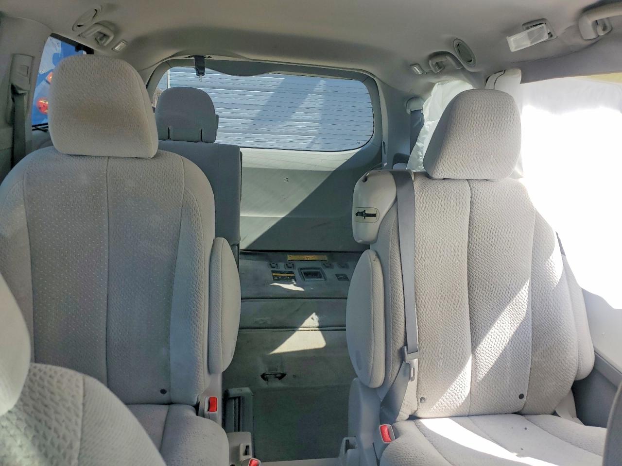 2014 Toyota Sienna Le Угольный vin: 5TDKK3DC7ES501562