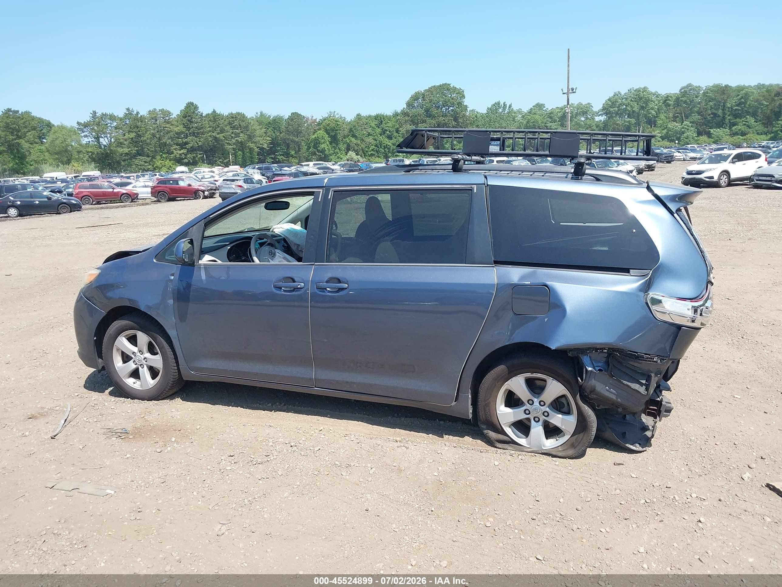 2014 Toyota Sienna Le V6 8 Passenger Gray vin: 5TDKK3DC7ES516661