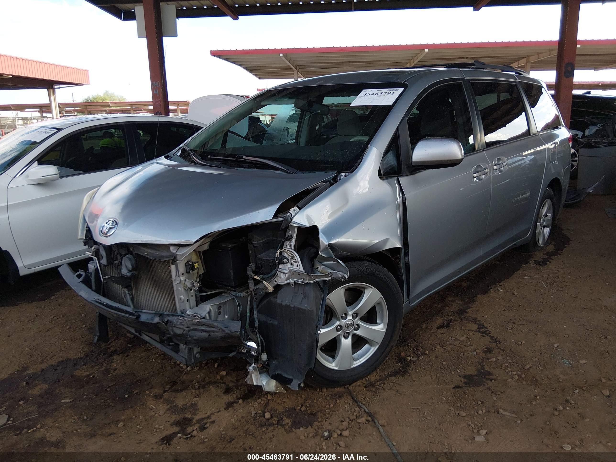 2014 Toyota Sienna Le V6 8 Passenger Silver vin: 5TDKK3DC7ES524887