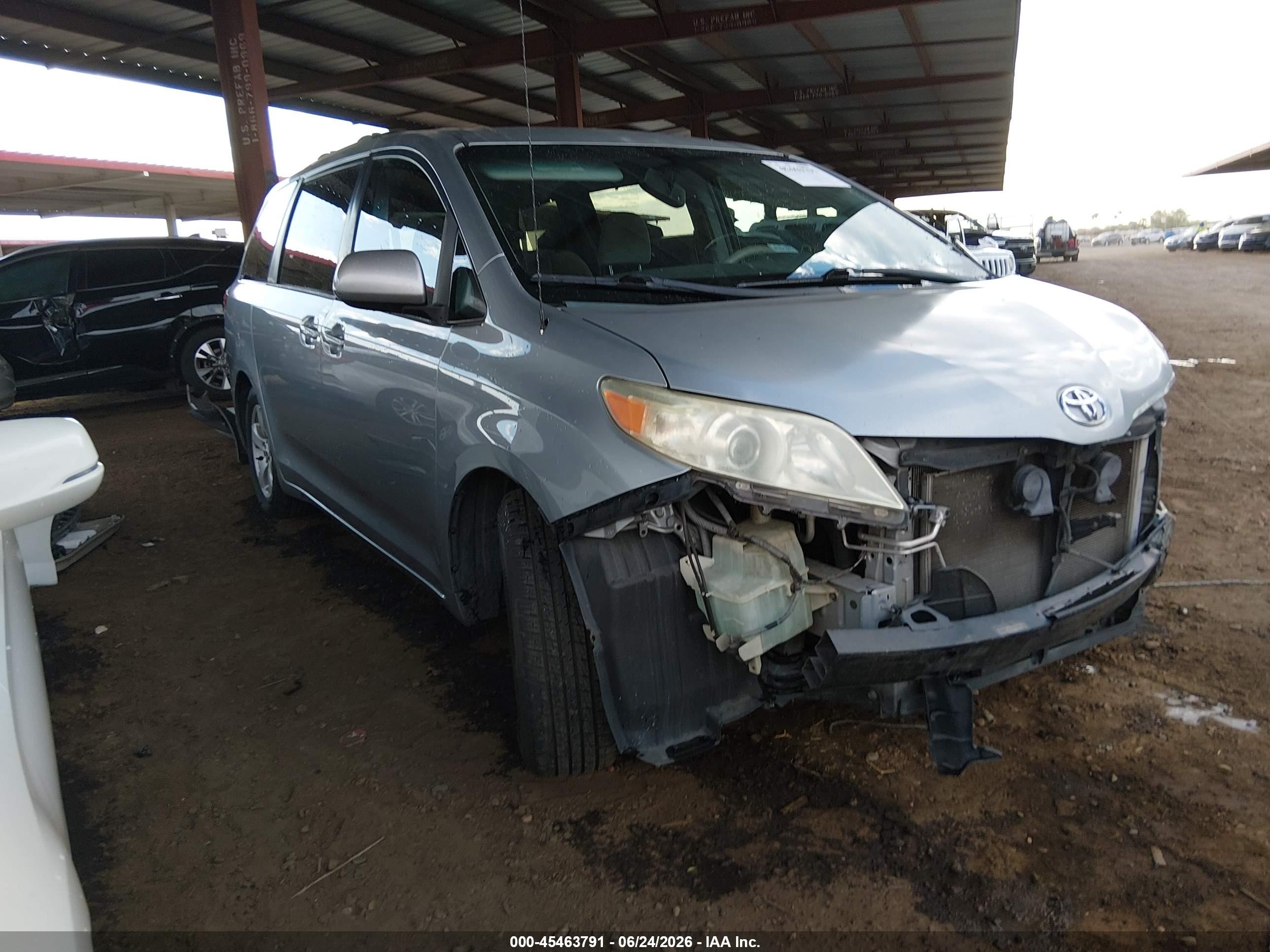2014 Toyota Sienna Le V6 8 Passenger Серебряный vin: 5TDKK3DC7ES524887