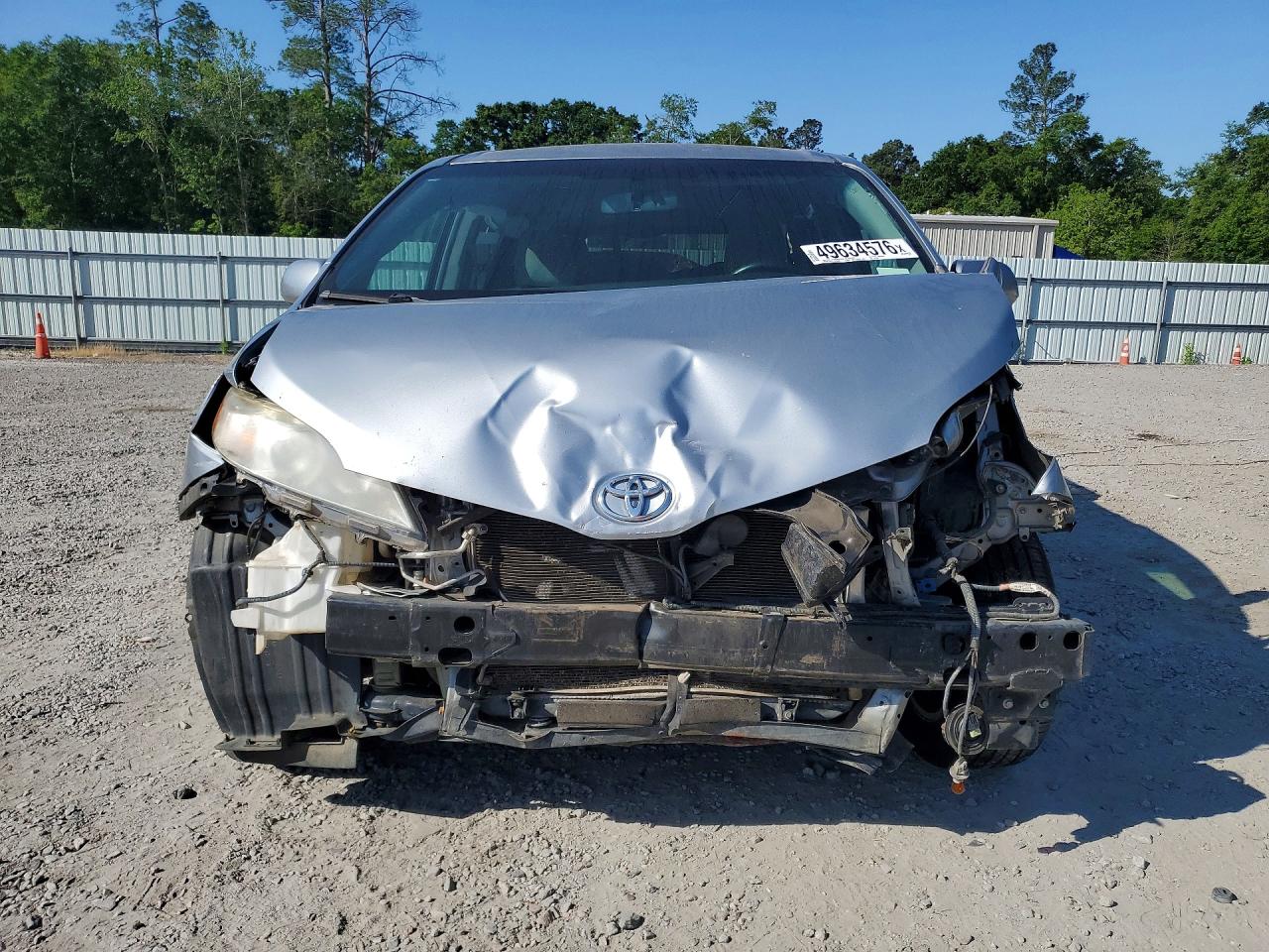 2015 Toyota Sienna Le Silver vin: 5TDKK3DC7FS527984