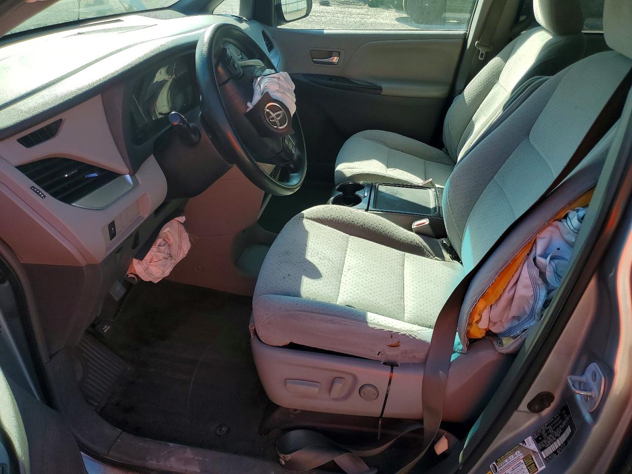 2015 Toyota Sienna Le Silver vin: 5TDKK3DC7FS527984