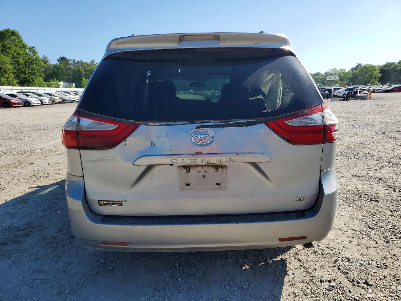 2015 Toyota Sienna Le Silver vin: 5TDKK3DC7FS527984