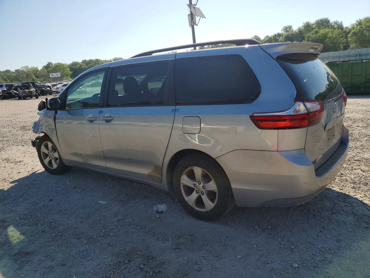 2015 Toyota Sienna Le Silver vin: 5TDKK3DC7FS527984