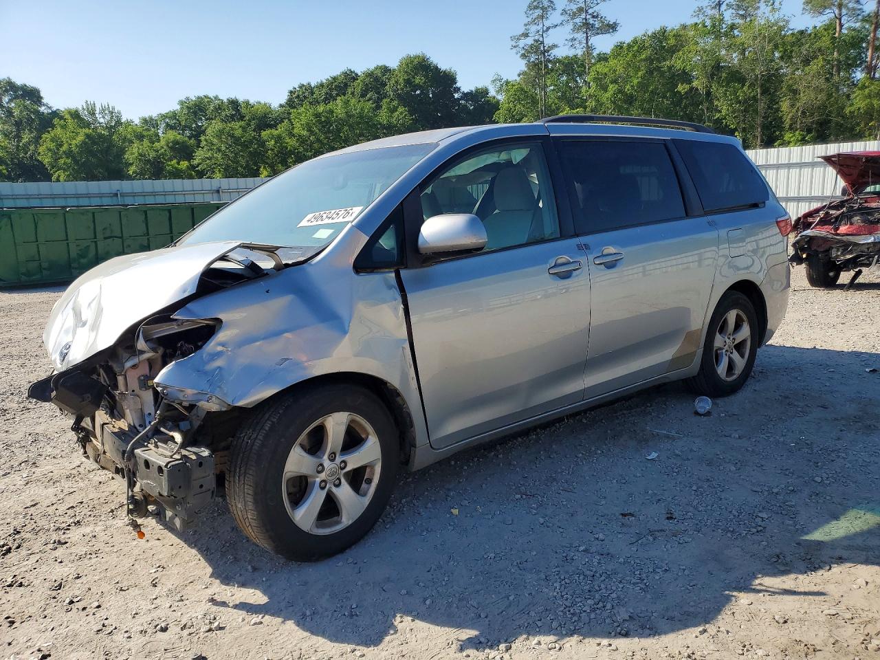2015 Toyota Sienna Le Серебряный vin: 5TDKK3DC7FS527984