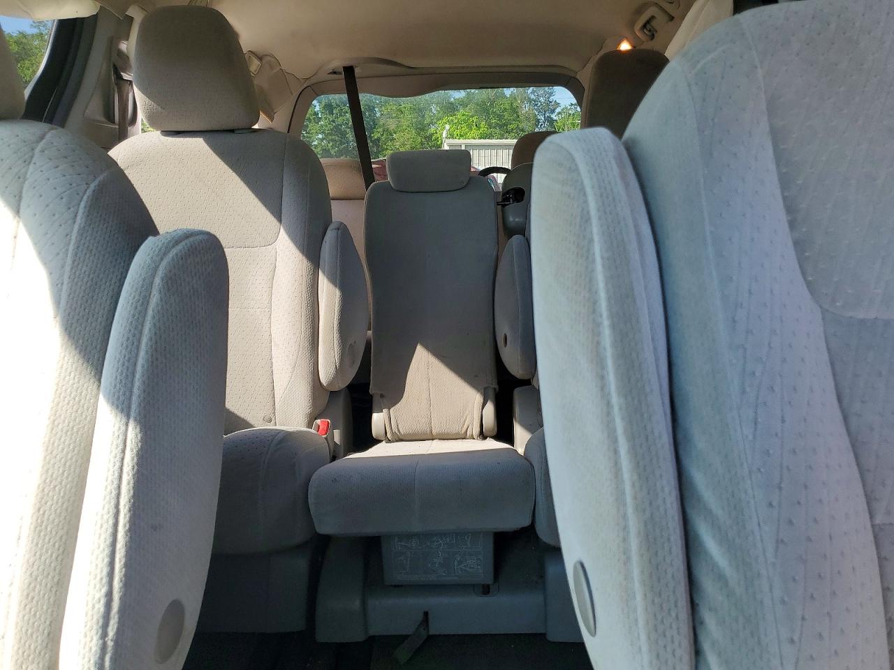 2015 Toyota Sienna Le Silver vin: 5TDKK3DC7FS527984