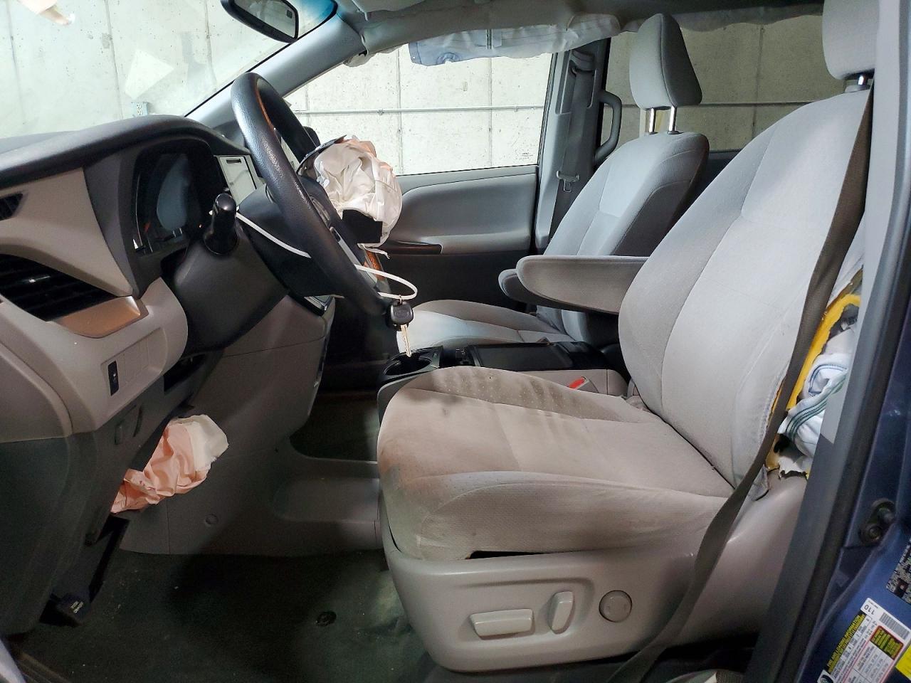2015 Toyota Sienna Le Blue vin: 5TDKK3DC7FS528925