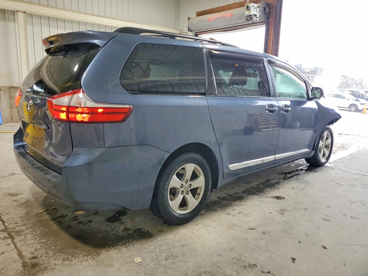 2015 Toyota Sienna Le Blue vin: 5TDKK3DC7FS528925