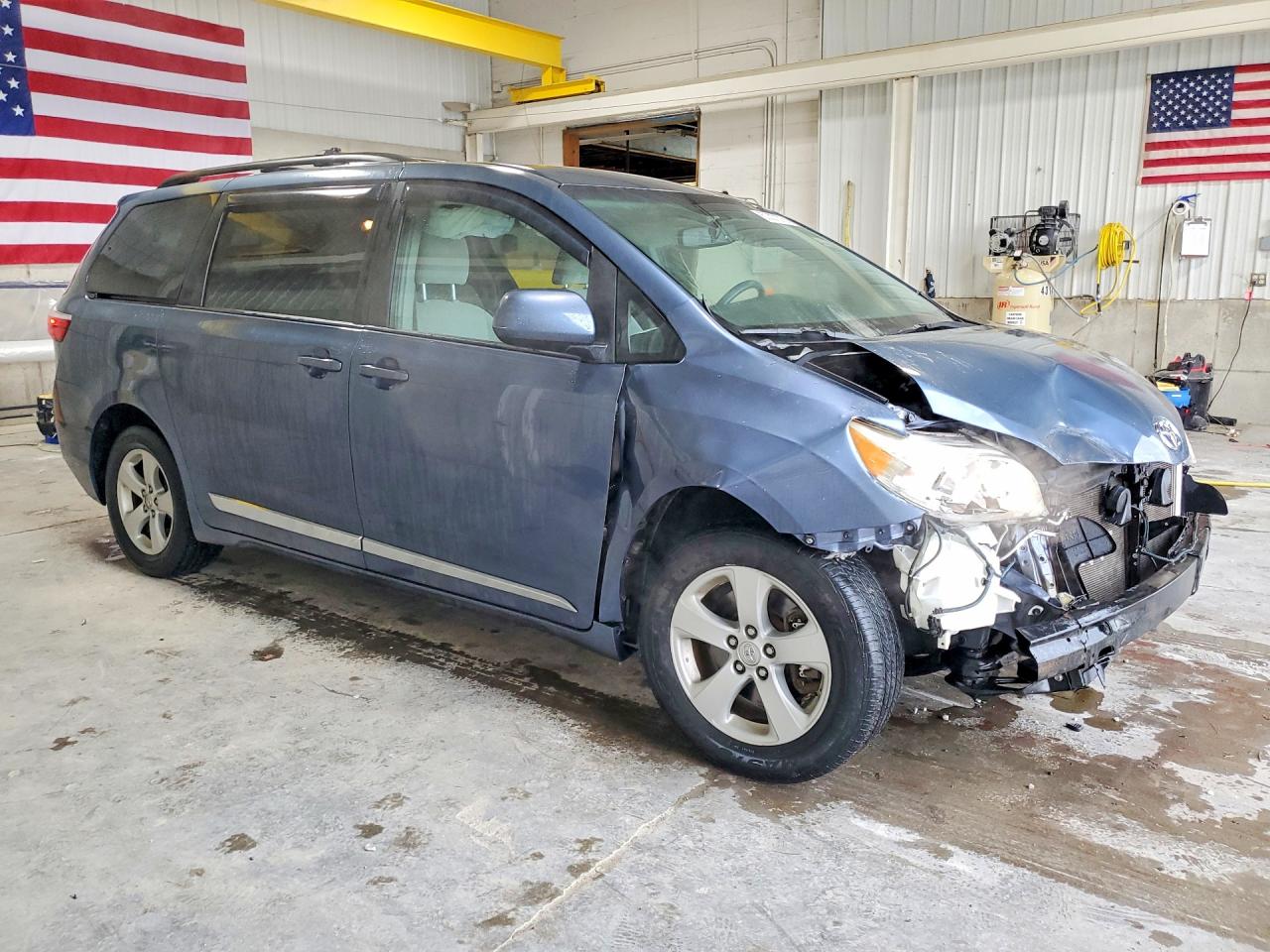2015 Toyota Sienna Le Blue vin: 5TDKK3DC7FS528925