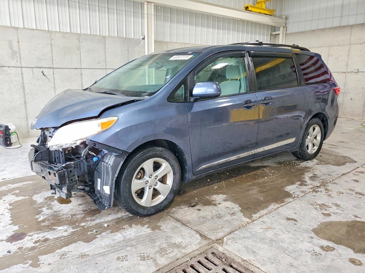 2015 Toyota Sienna Le Blue vin: 5TDKK3DC7FS528925