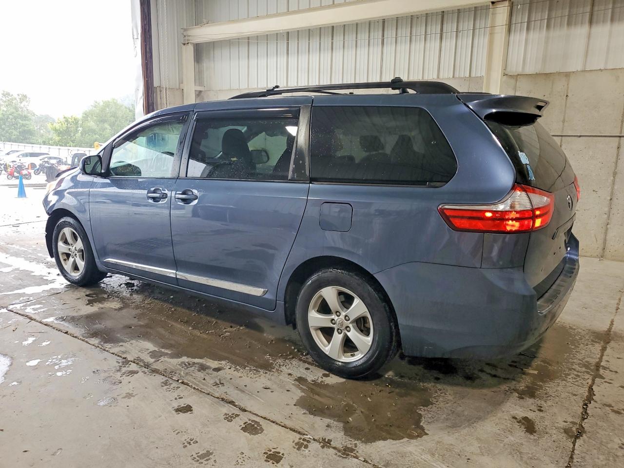 2015 Toyota Sienna Le Blue vin: 5TDKK3DC7FS528925