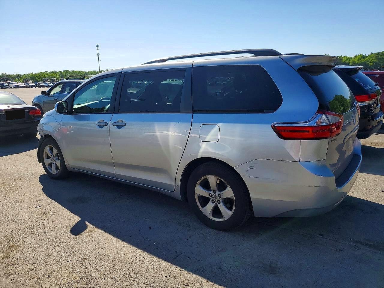 2015 Toyota Sienna Le Gray vin: 5TDKK3DC7FS540654