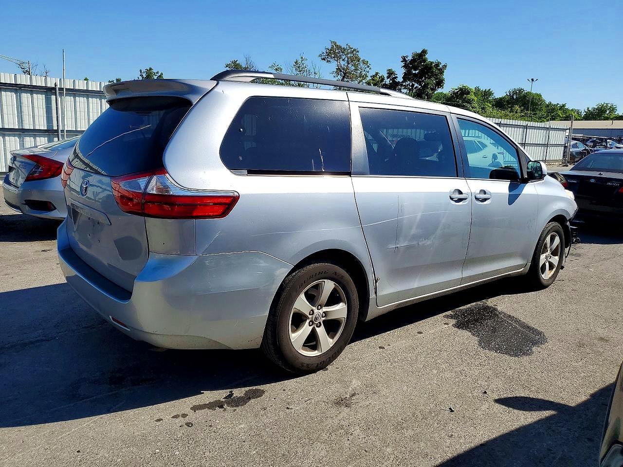 2015 Toyota Sienna Le Gray vin: 5TDKK3DC7FS540654