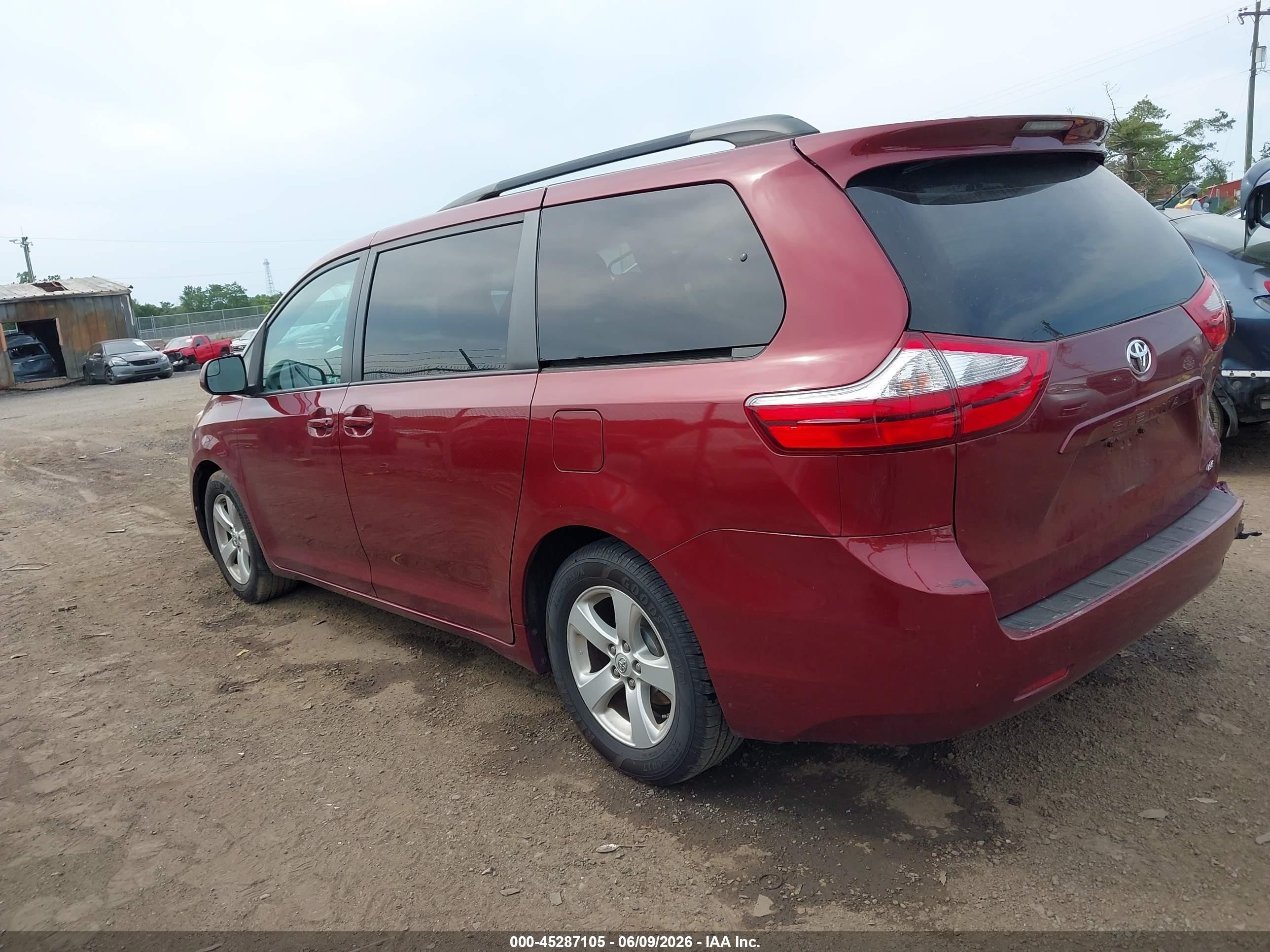 2015 Toyota Sienna Le 8 Passenger Maroon vin: 5TDKK3DC7FS553419
