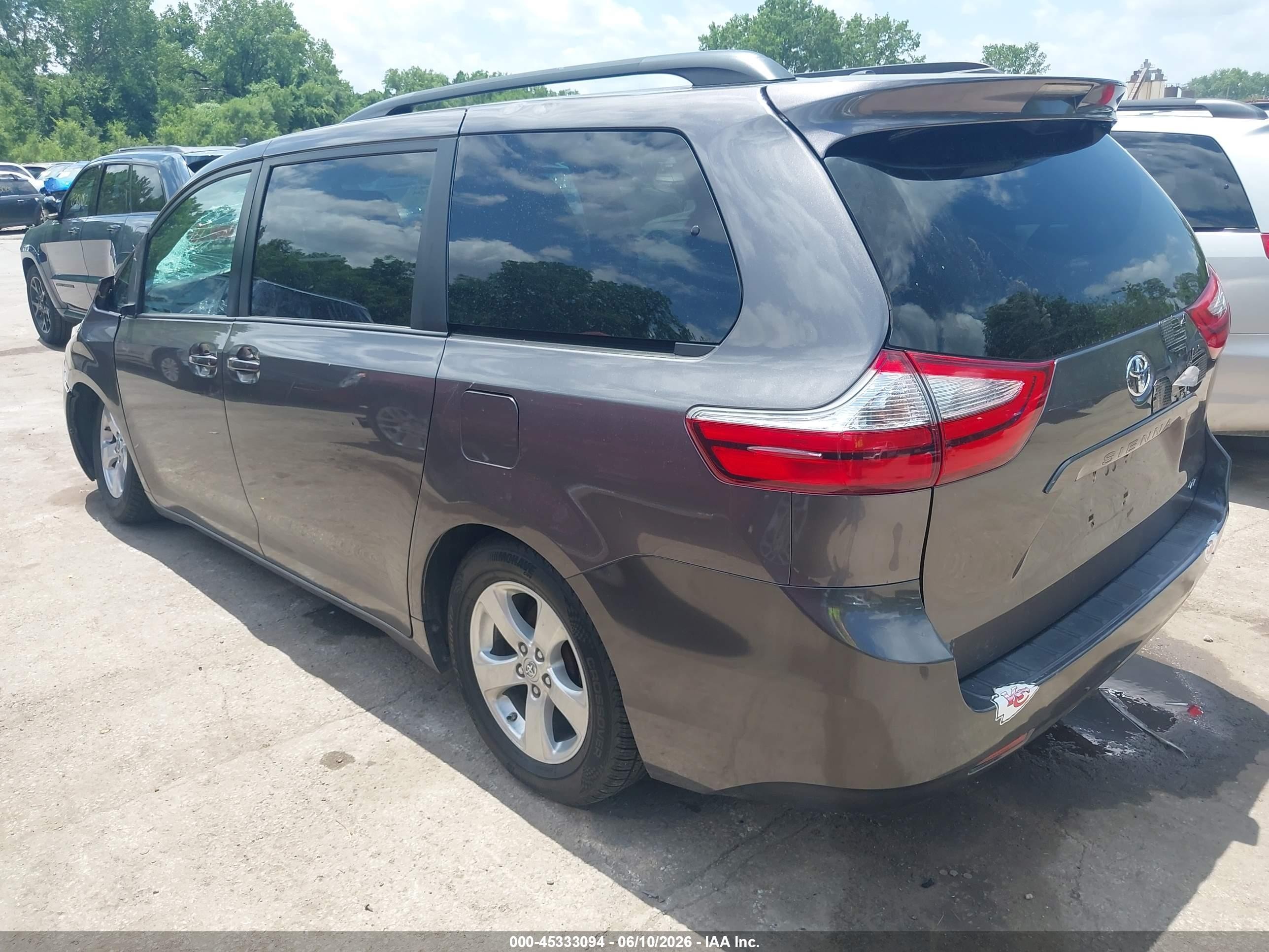 2015 Toyota Sienna Le 8 Passenger Gray vin: 5TDKK3DC7FS564355