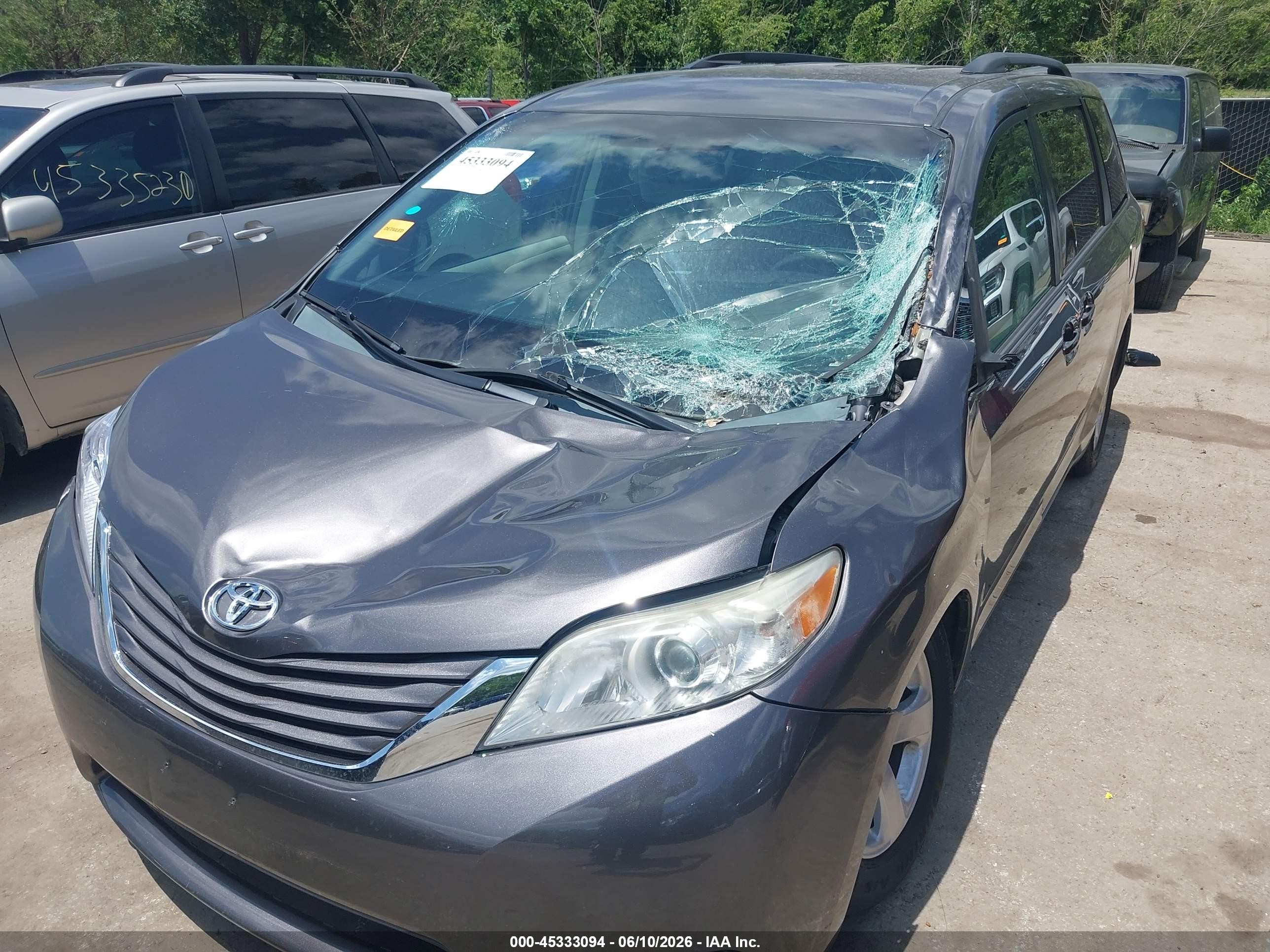 2015 Toyota Sienna Le 8 Passenger Gray vin: 5TDKK3DC7FS564355