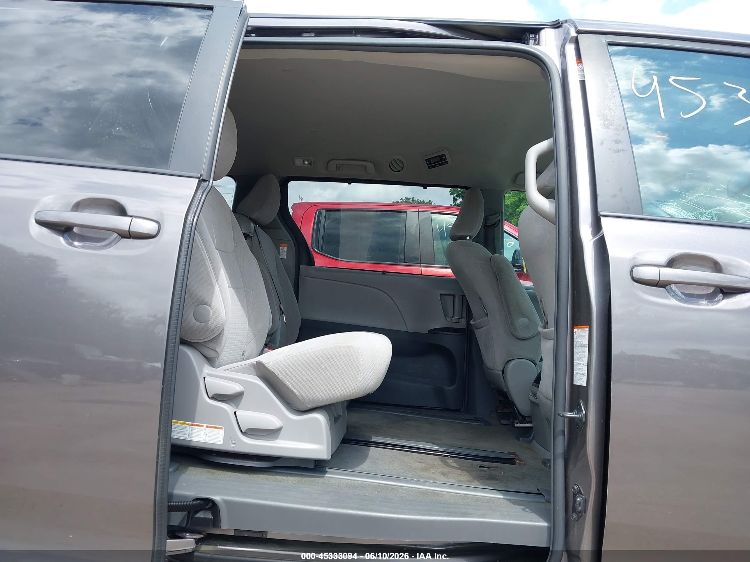 2015 Toyota Sienna Le 8 Passenger Gray vin: 5TDKK3DC7FS564355