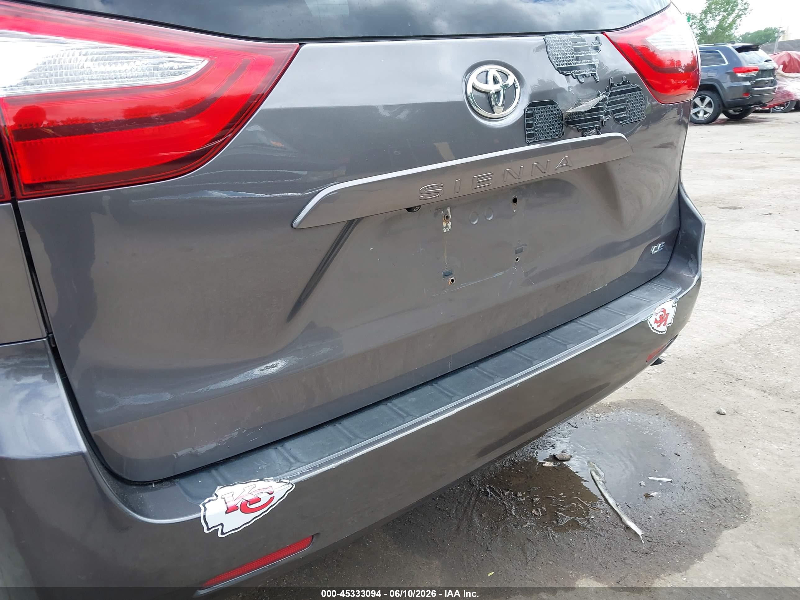 2015 Toyota Sienna Le 8 Passenger Gray vin: 5TDKK3DC7FS564355