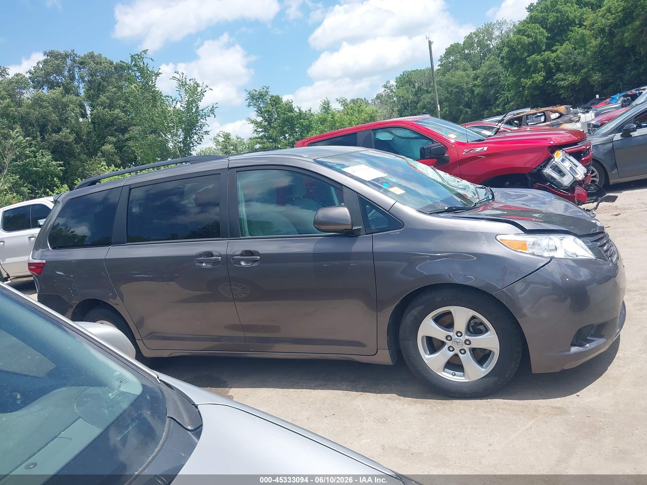 2015 Toyota Sienna Le 8 Passenger Gray vin: 5TDKK3DC7FS564355