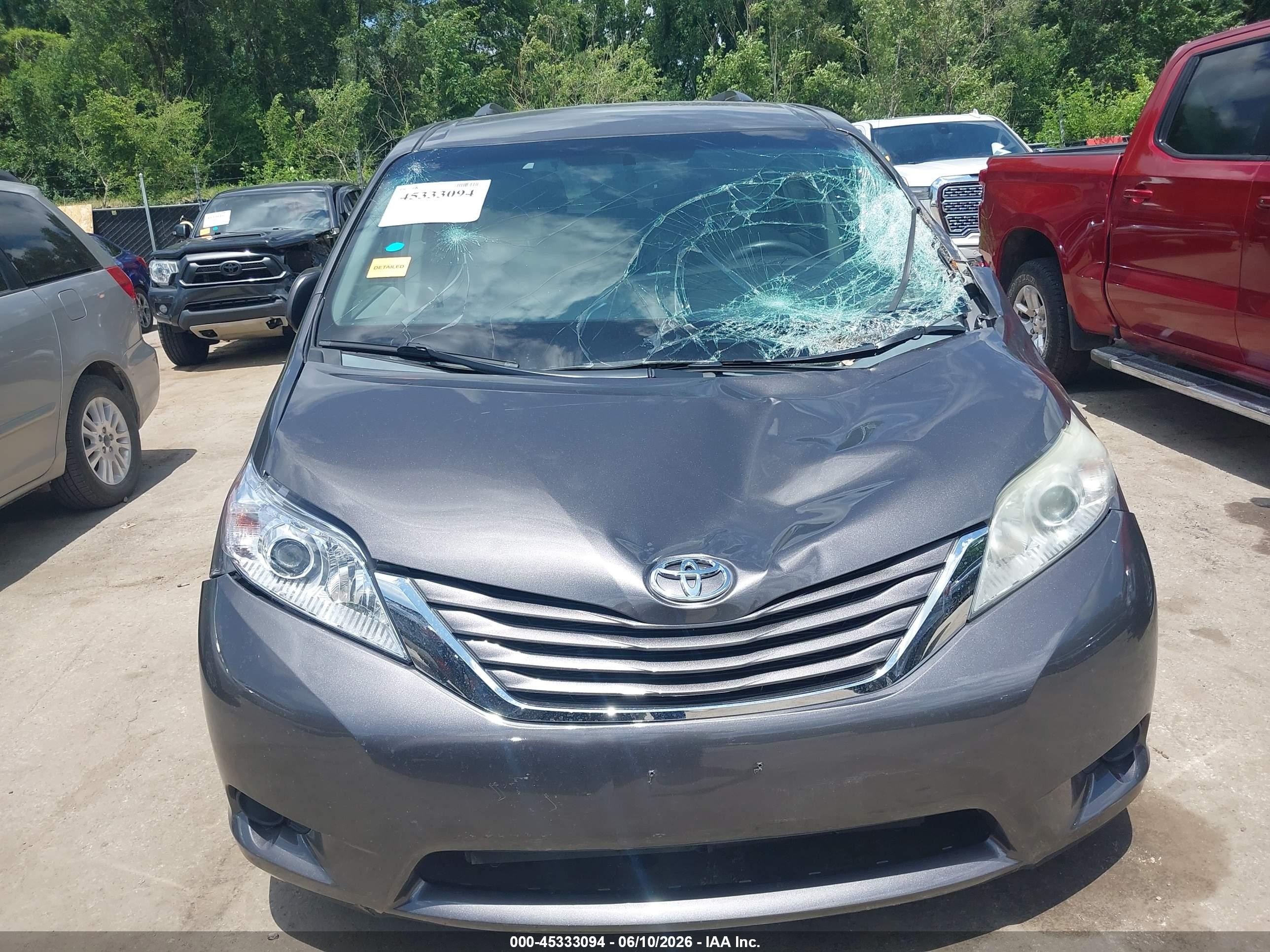 2015 Toyota Sienna Le 8 Passenger Gray vin: 5TDKK3DC7FS564355