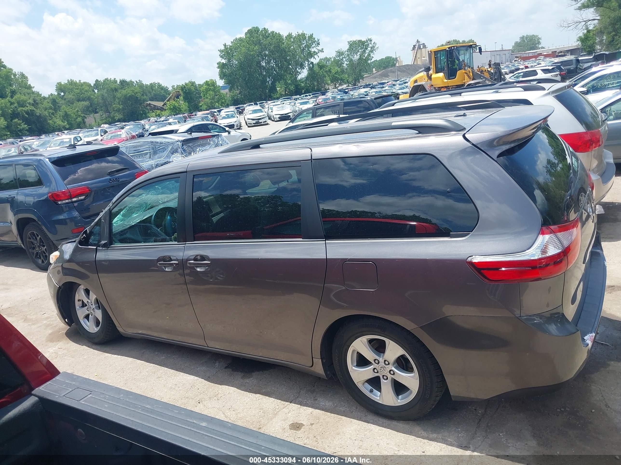 2015 Toyota Sienna Le 8 Passenger Gray vin: 5TDKK3DC7FS564355