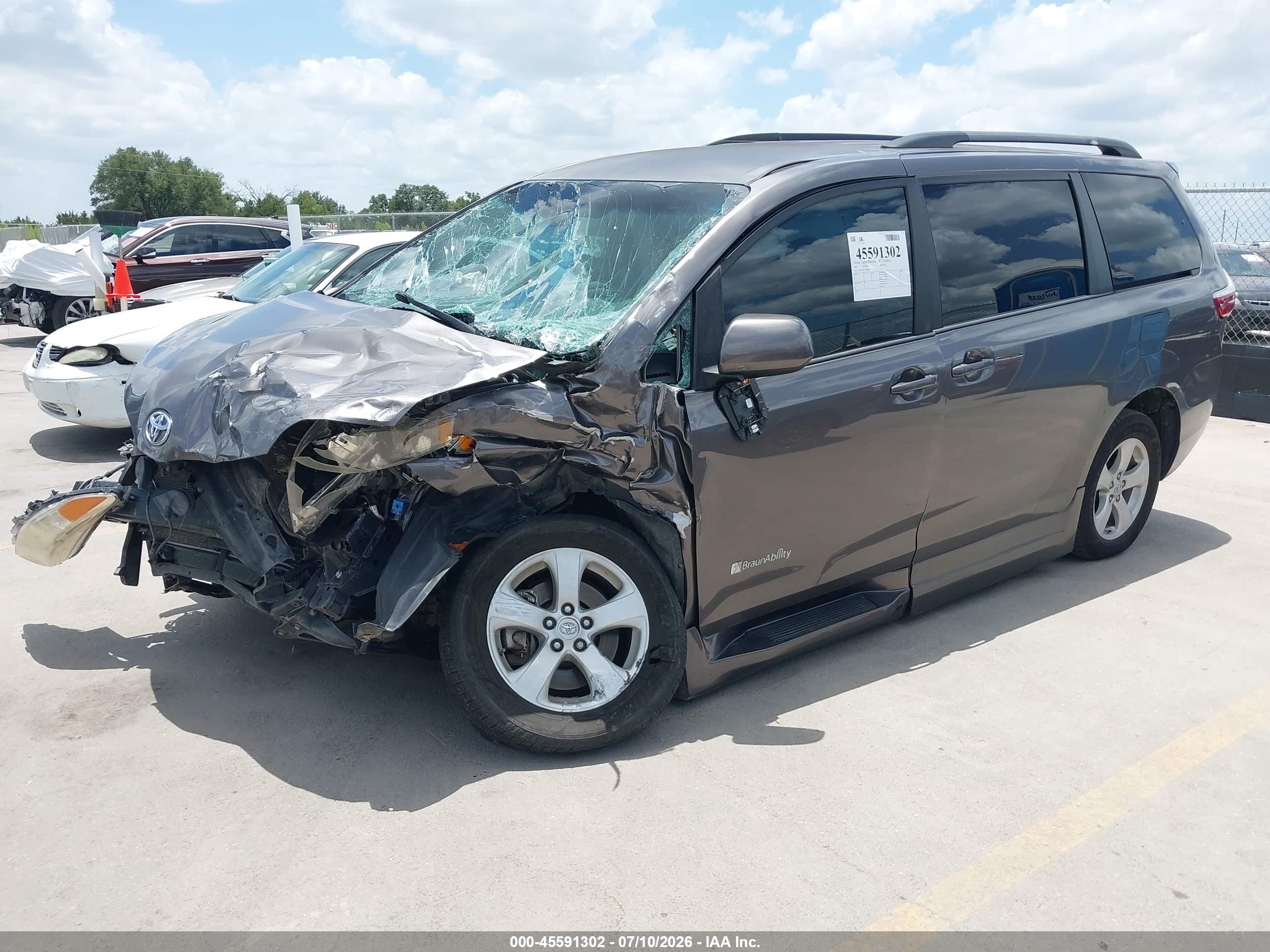 2015 Toyota Sienna Le 7 Passenger Gray vin: 5TDKK3DC7FS568910