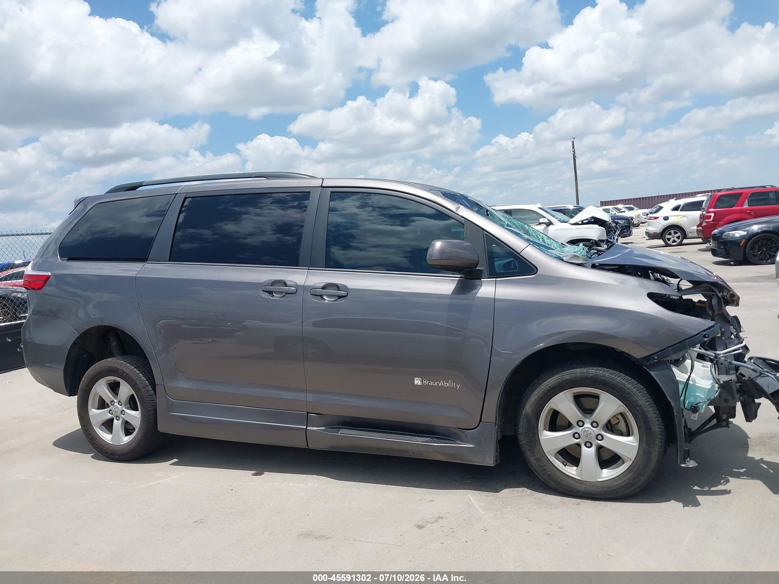 2015 Toyota Sienna Le 7 Passenger Gray vin: 5TDKK3DC7FS568910