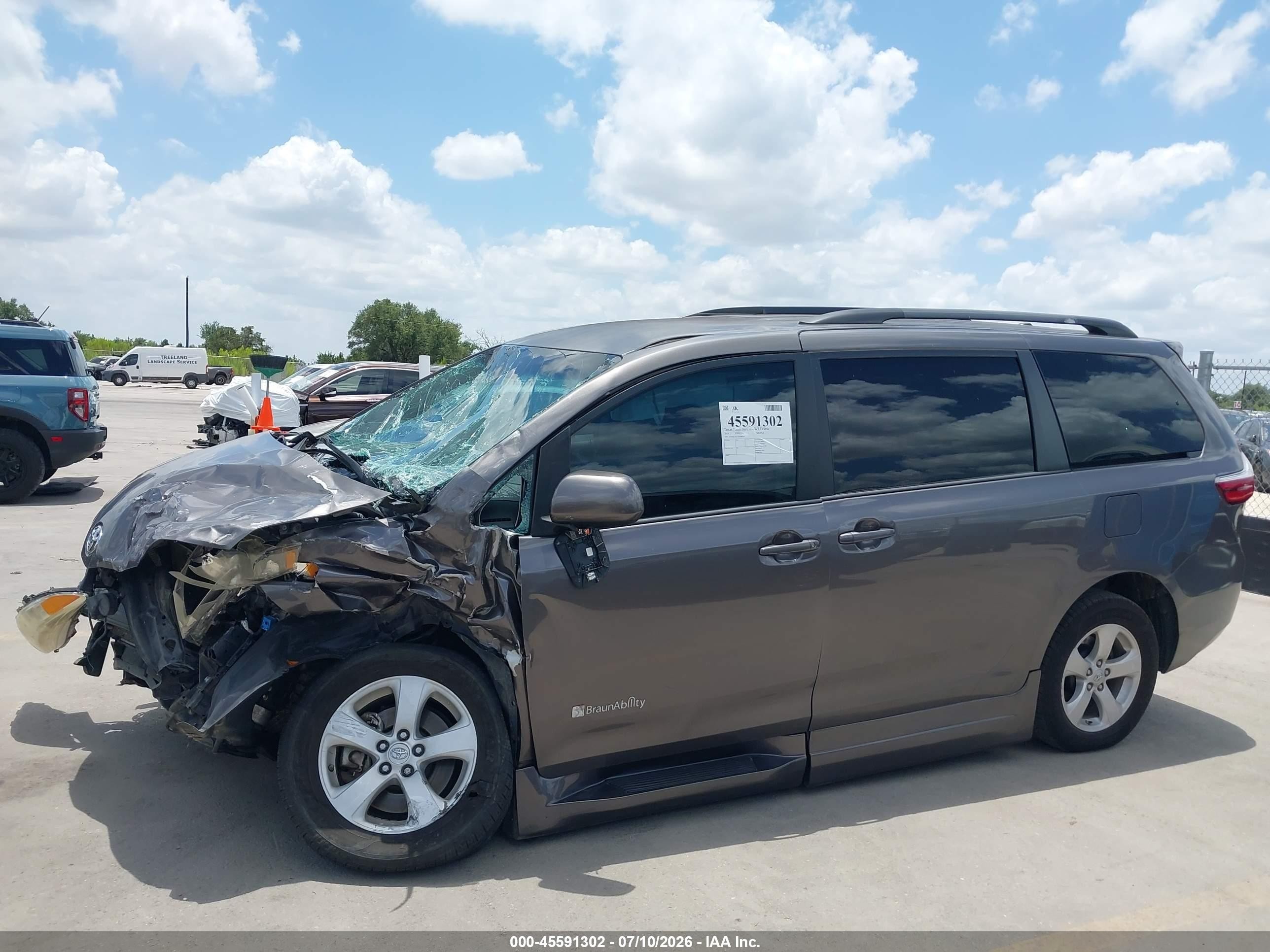 2015 Toyota Sienna Le 7 Passenger Gray vin: 5TDKK3DC7FS568910