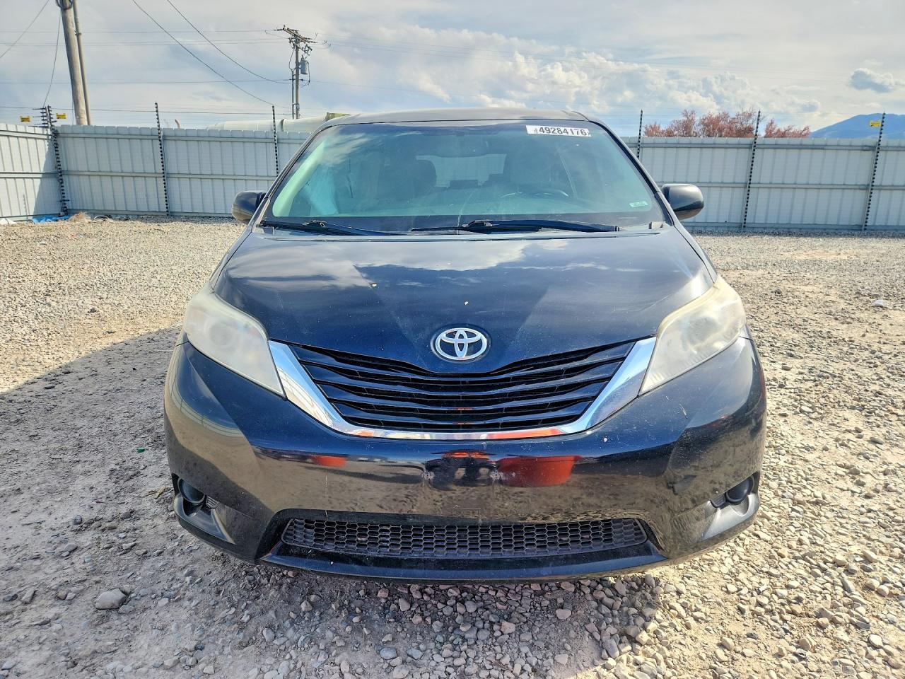 2015 Toyota Sienna Le Black vin: 5TDKK3DC7FS583908