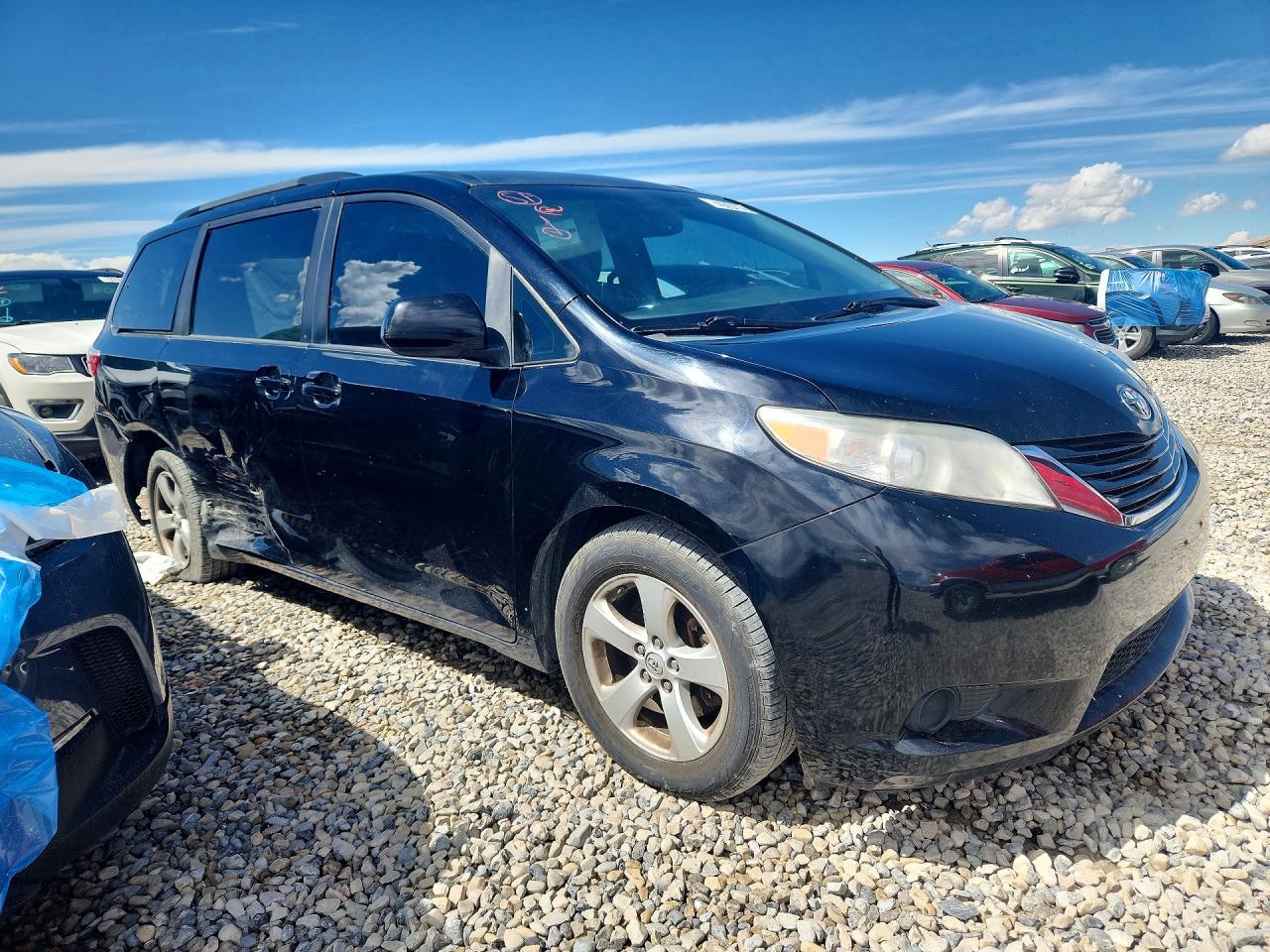 2015 Toyota Sienna Le Black vin: 5TDKK3DC7FS583908