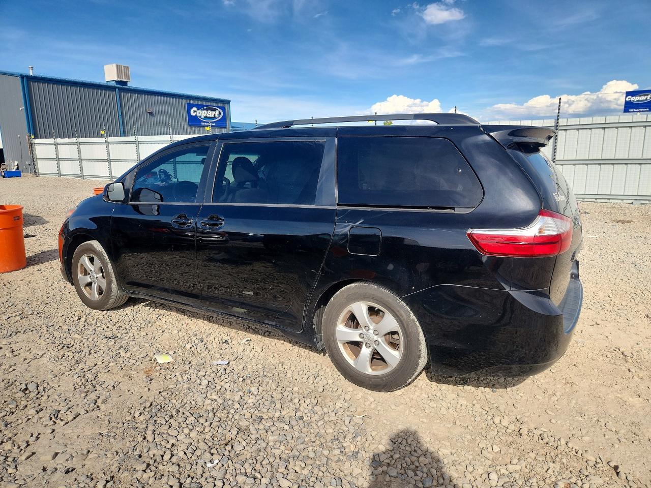 2015 Toyota Sienna Le Black vin: 5TDKK3DC7FS583908